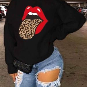 Lip print black sweat shirt